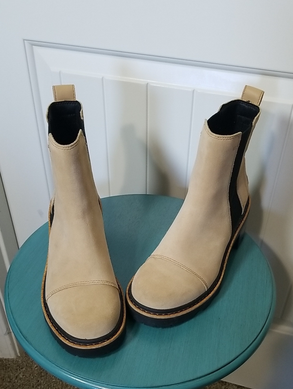 Sorel Women's Tan Suede Chelsea Lug Boots Size 8 - Picture 10 of 10